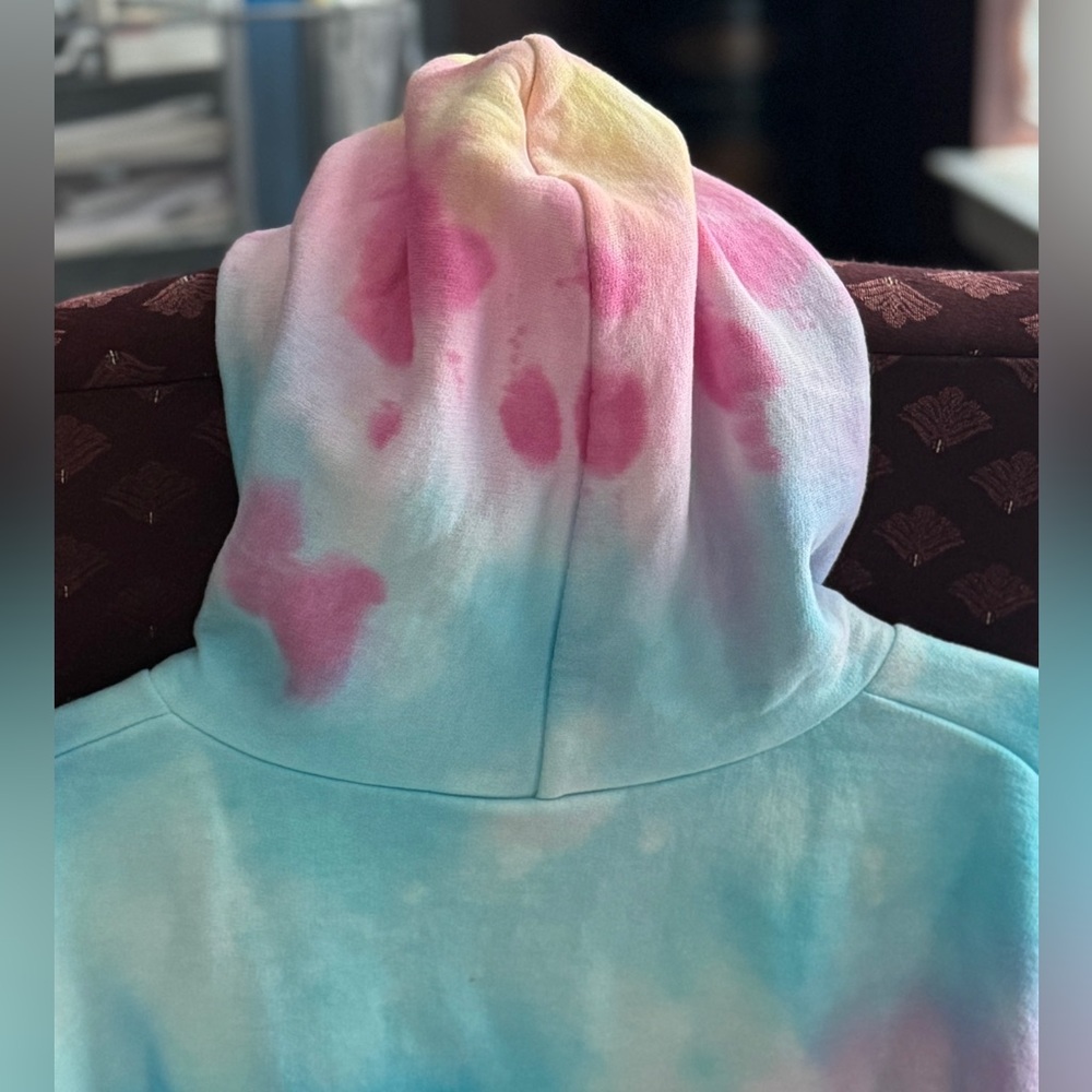 **BRAND NEW** FORWARD TIE-DYE HOODY- WORN BY JASON SUDEIKIS - GOLDEN GLOBES (M) - Picture 5 of 12